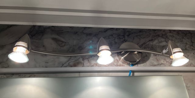 Aplique Baño 3 Luces Metálico Plateado.