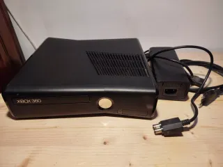 Console Xbox 360: Halo 3, ODST, Halo Reach, Halo 4