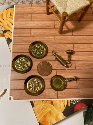 Piattaia artigianale per casa delle bambole