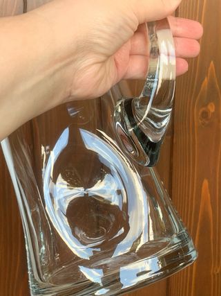 Caraffa in vetro trasparente