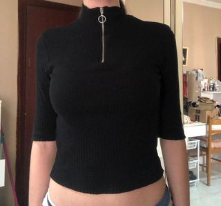 Top Bershka negro cremallera mangas medias