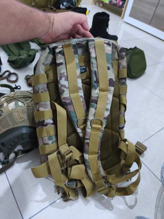Mochila Táctica Militar Multiusos 20 L.
