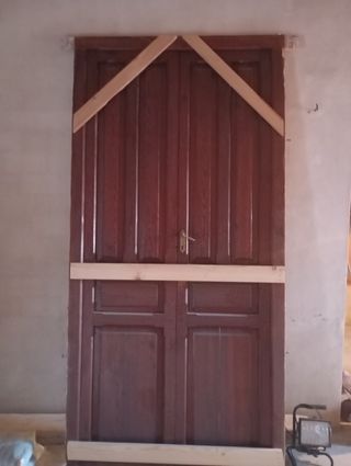 Puerta de madera doble
