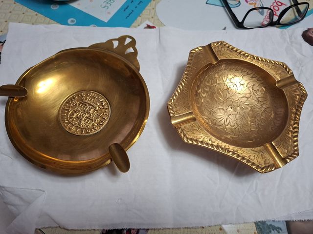 Ceniceros grandea de broncevintage