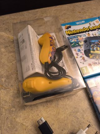 Nintendo Wii U + 7 juegos + 2 volantes + 2 mandos
