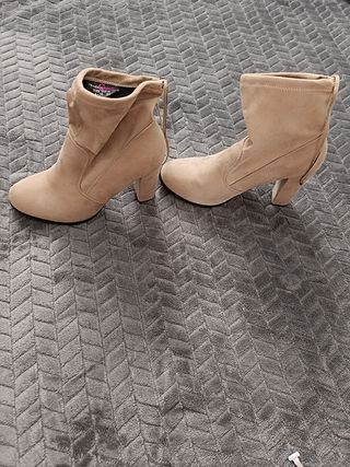 Botines ante beige talla 39