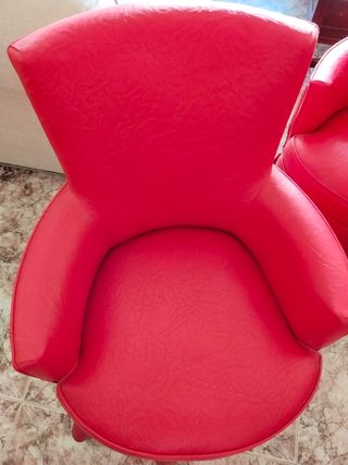 Sofá y 2 butacas vintage rojos.