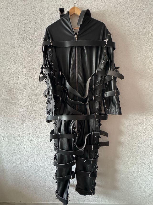 Mono de Cuero Pesado con Correas