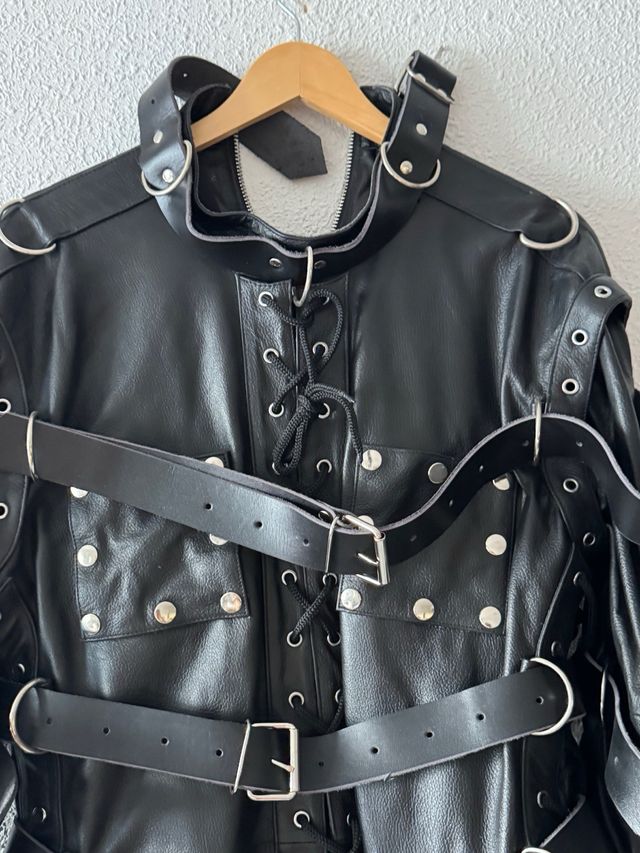 Mono de Cuero Pesado con Correas