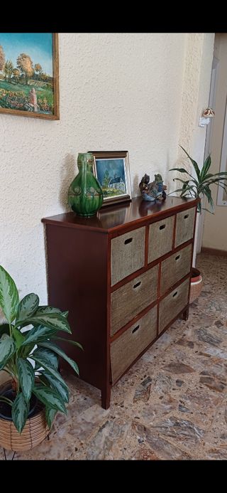 Cómoda de madera.