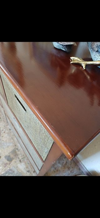 Cómoda de madera.