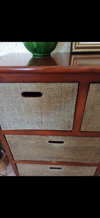 Cómoda de madera.