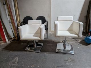 Sillas de Peluquería Blancas y Plateadas