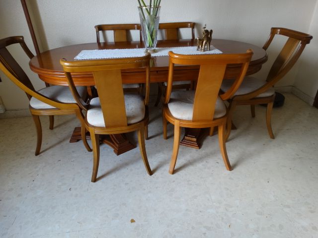 ¡Ganga! Mueble salón + mesa + 6 sillas de madera