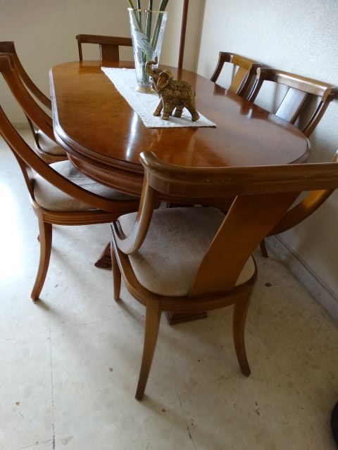 ¡Ganga! Mueble salón + mesa + 6 sillas de madera