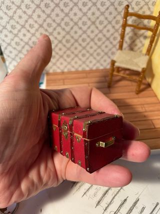 Baule per casa delle bambole 