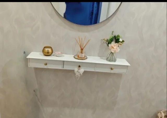 Consolle reception bianca e dorata