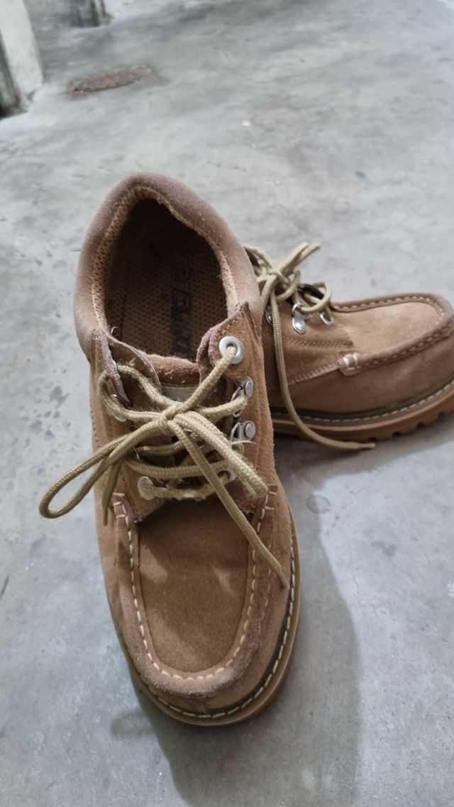 Zapatos de ante marrones