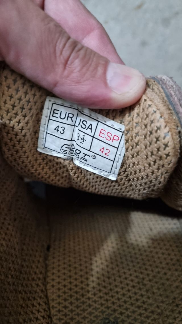 Zapatos de ante marrones