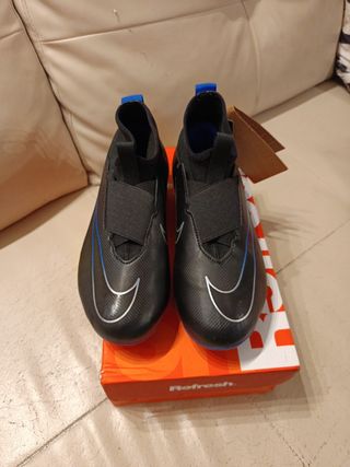 Zapatos de fútbol Nike para niño negros