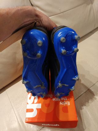 Zapatos de fútbol Nike para niño negros