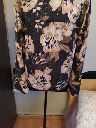 Blusa floral negra y rosa