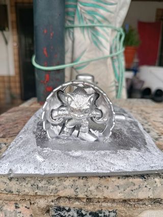 Manualidades de cemento mano