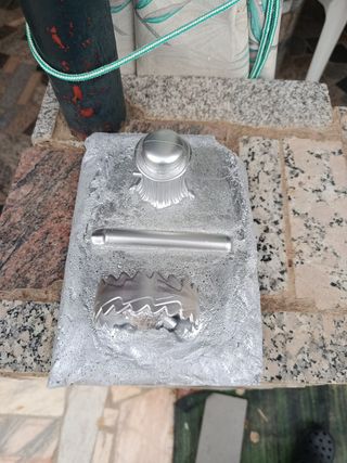 Manualidades de cemento mano