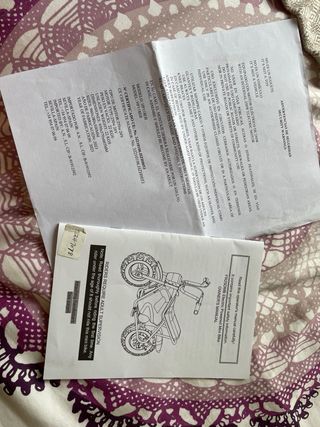 Moto infantil con diseño graffiti