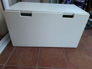 Banco de almacenaje de madera blanco