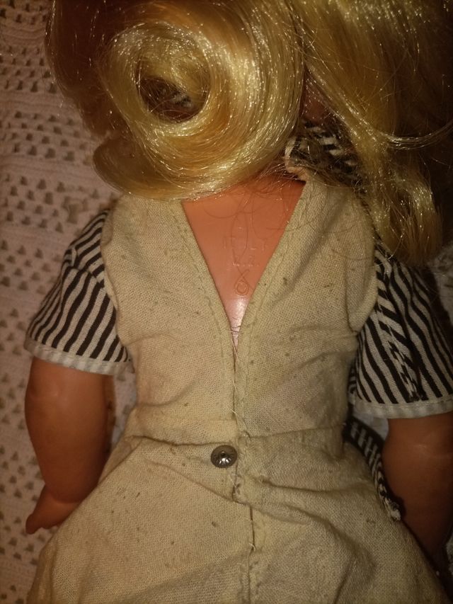 Bambola vintage bionda