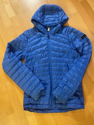 Anorak plumas azul con capucha