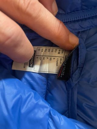 Anorak plumas azul con capucha