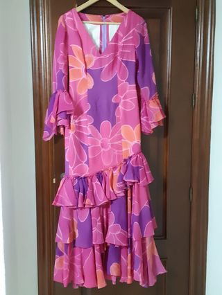 Traje de flamenca rosa y morado