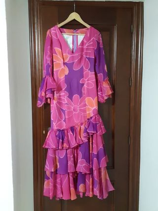 Traje de flamenca rosa y morado