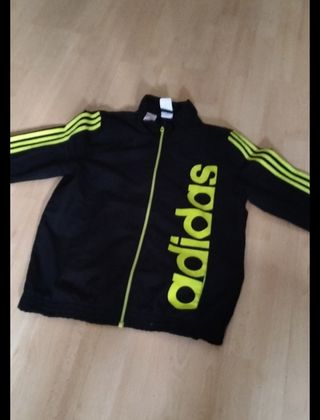 Sudadera Adidas Negra con Logo Amarillo