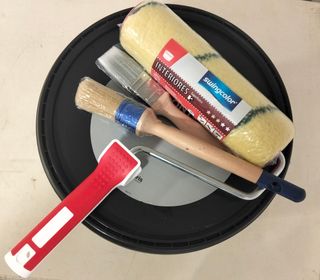 Busco trabajo de pintor y albañil en menor parte .