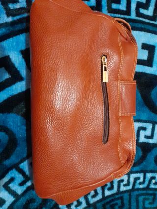 Bolso de mano de cuero marrón