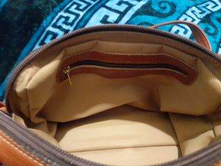Bolso de mano de cuero marrón