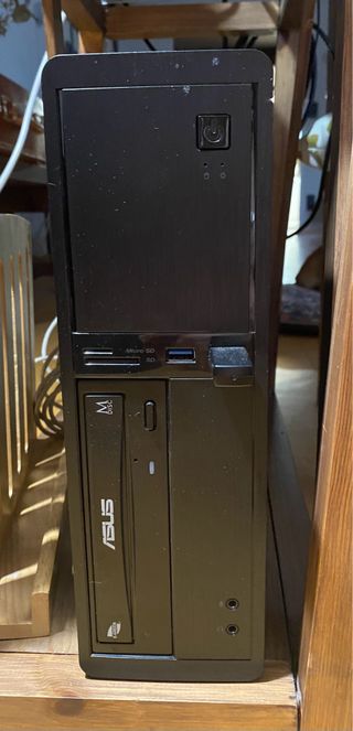 Ordenador Asus y Monitor Acer. 
