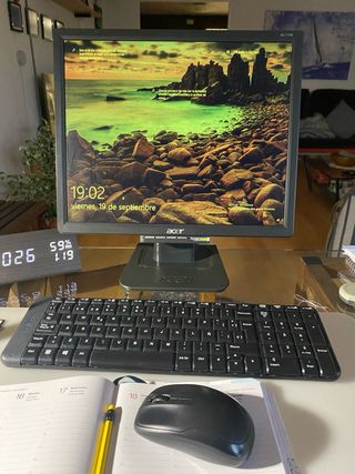 Ordenador Asus y Monitor Acer. 
