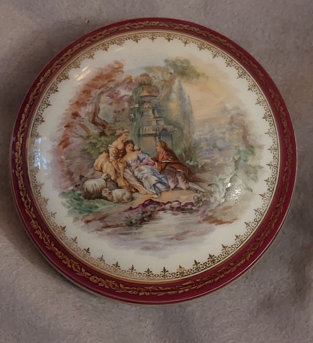 Antigua caja de cerámica de Limoges