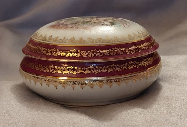 Antigua caja de cerámica de Limoges