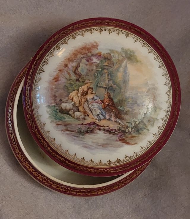 Antigua caja de cerámica de Limoges