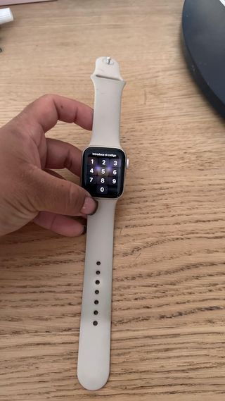 Apple Watch SE Plata/Beige
IPhon 13 pro máx 128 GB