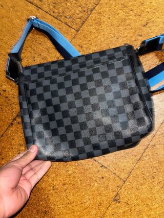 Bandolera Louis Vuitton Gris y Azul
