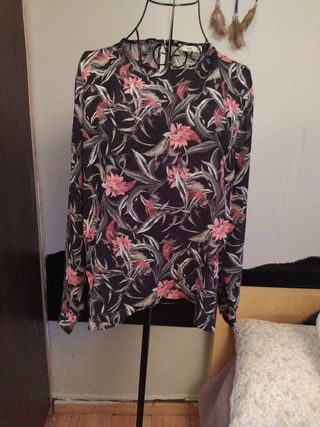 Blusa de poliéster con estampado floral