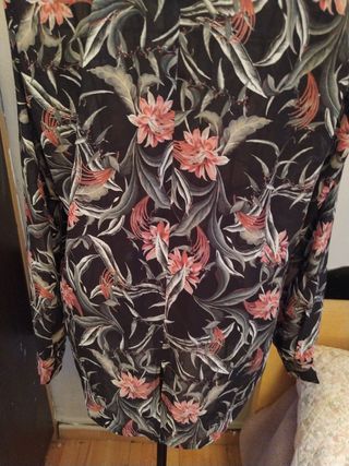 Blusa de poliéster con estampado floral
