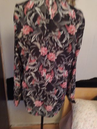 Blusa de poliéster con estampado floral