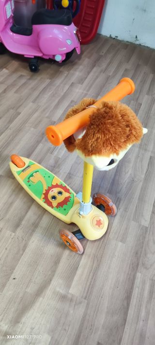 Patín infantil con peluche de león